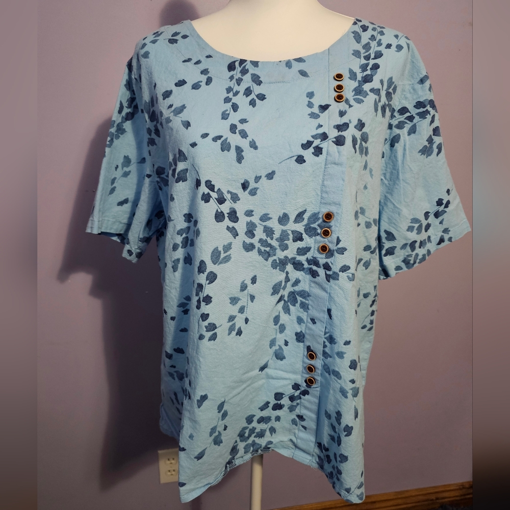 Unbranded 3XL Top,‎ light blue with navy leaves.